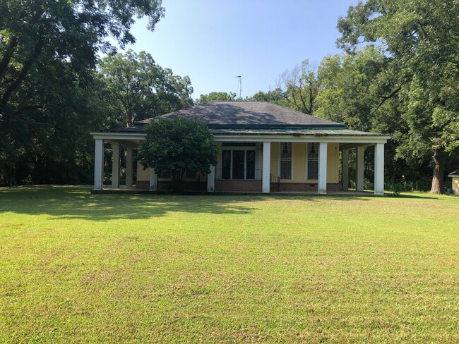 35 Peachtree Dr in Seale, AL - Building Photo - Building Photo