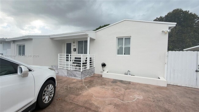 434 Tamiami Blvd in Miami, FL - Foto de edificio - Building Photo