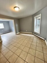 133 W 54th St, Unit 2 in Bayonne, NJ - Foto de edificio - Building Photo