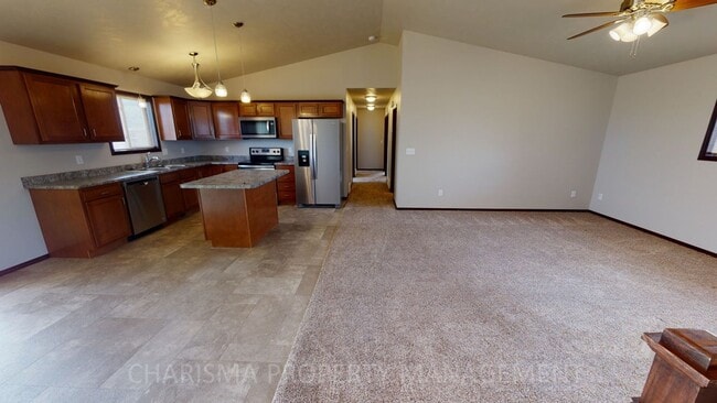273 Vernon Dr in Harrisburg, SD - Building Photo - Building Photo