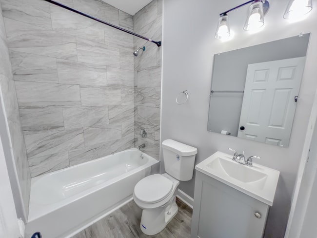 property at 2922 Ridgewood Ave
