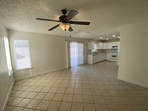 552 Prescott St in Las Vegas, NV - Building Photo - Building Photo