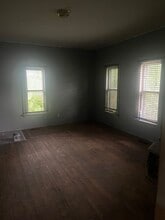 145 S Donovan St in Wellington, IL - Building Photo - Building Photo