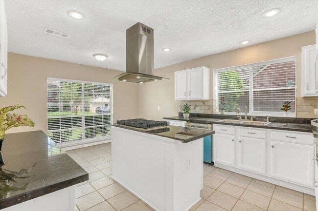 5635 Sage Manor Dr in Houston, TX - Building Photo - Building Photo