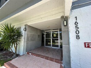 16508 NE 26th Ave in North Miami Beach, FL - Building Photo - Building Photo