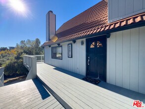 22012 Topanga School Rd in Topanga, CA - Building Photo - Building Photo