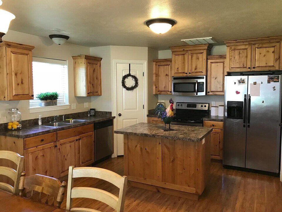 521 Countryside Ave in Rexburg, ID - Building Photo