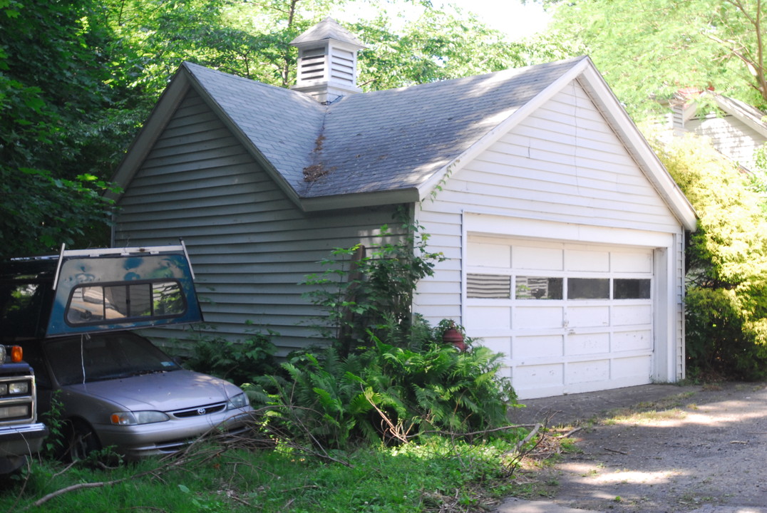 28 Idlewild Park Dr in Cornwall On Hudson, NY - Building Photo