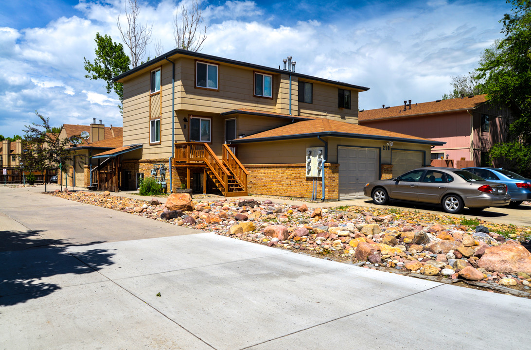 218 E Longs Peak Ave in Longmont, CO - Foto de edificio