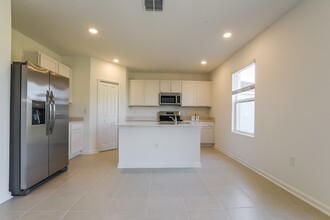 1344 Blue Ash Ln in DeLand, FL - Foto de edificio - Building Photo