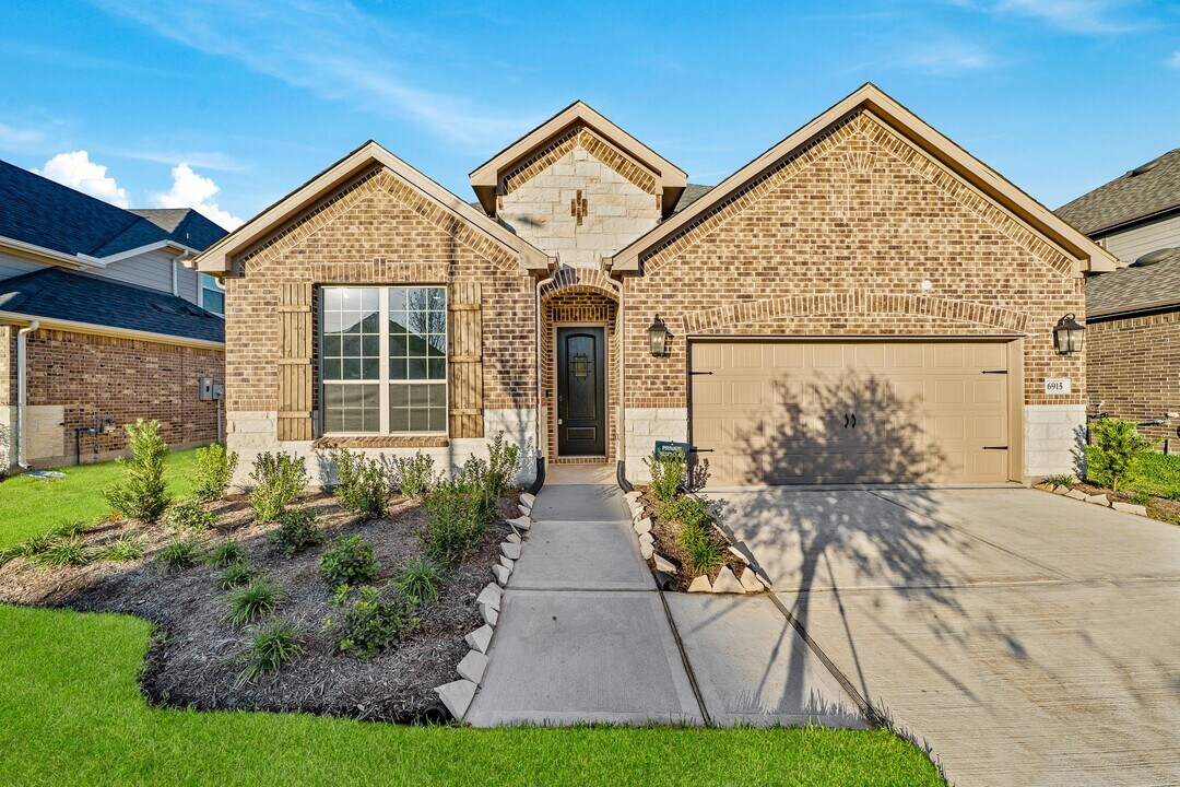 6915 Glennwick Grv Ln in Richmond, TX - Building Photo