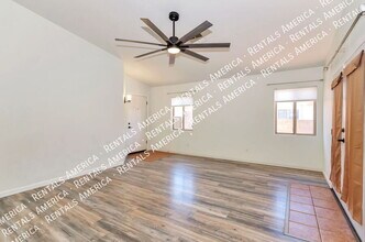 4976 W Rosebay Dr in Tucson, AZ - Foto de edificio - Building Photo