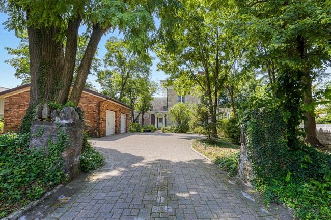 7 Lincoln Pl, Unit 3