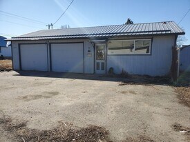 289 S 9th Ave in Forsyth, MT - Building Photo