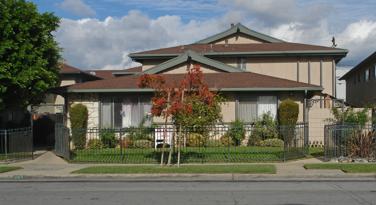 Coco Palms in Covina, CA - Foto de edificio