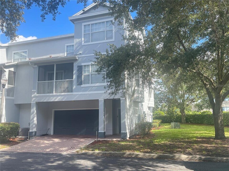 2388 Grand Central Pkwy in Orlando, FL - Building Photo