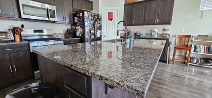 17710 Mill Valley Rd, Unit Room #3 in Granite Falls, WA - Foto de edificio - Building Photo