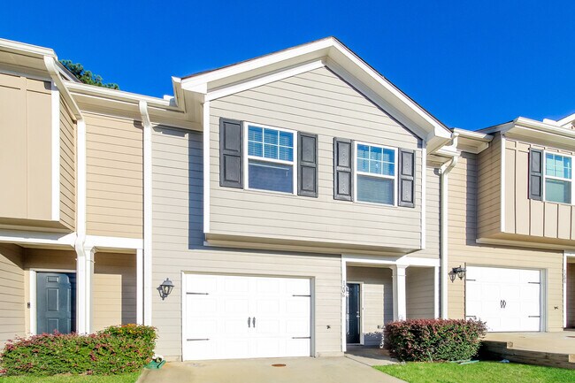 1206 Highwood Ln in East Point, GA - Foto de edificio - Building Photo