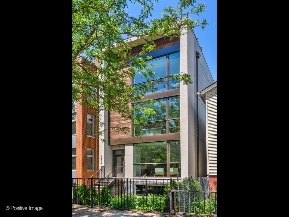 1512 W Chestnut St in Chicago, IL - Building Photo