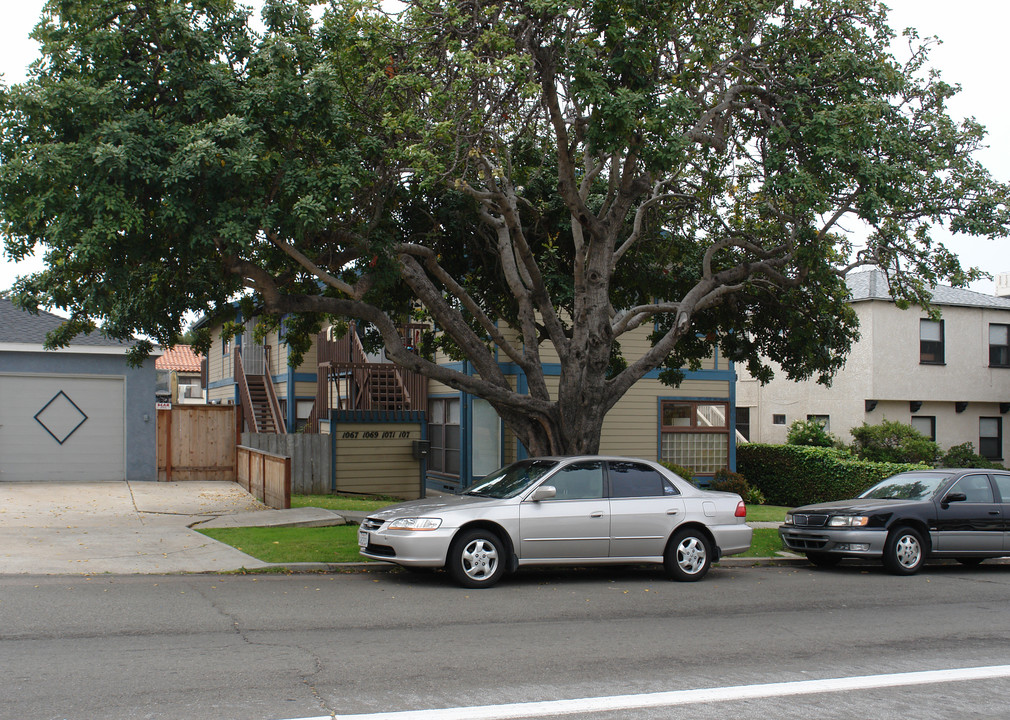 1067-1073 Loring St in San Diego, CA - Building Photo