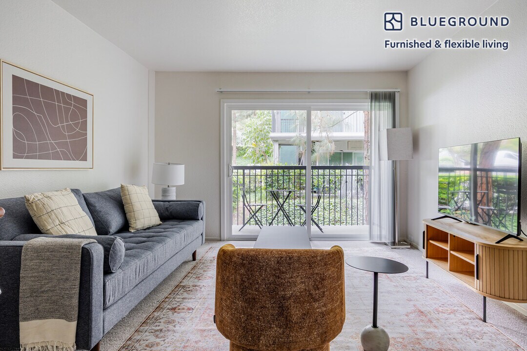 3682 Barham Blvd in Los Angeles, CA - Building Photo