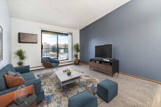 Tralee Terrace Apartments in Coon Rapids, MN - Foto de edificio - Building Photo