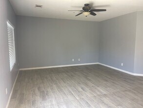 10205 Pinnacle Ct in Bakersfield, CA - Building Photo - Building Photo