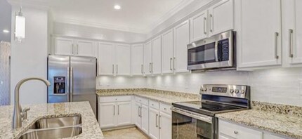 9221 Glenforest Dr in Naples, FL - Building Photo - Building Photo