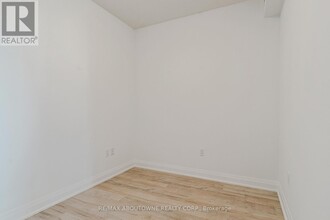 50-850 George Butchart Dr in Toronto, ON - Building Photo - Building Photo