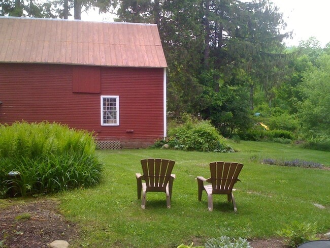 36 Happy Valley Rd in Woodstock, VT - Building Photo - Building Photo
