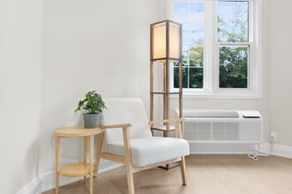 7737 Lundy's Ln in Niagara Falls, ON - Building Photo - Building Photo