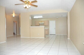 719 Willow W Dr in Houston, TX - Building Photo - Building Photo