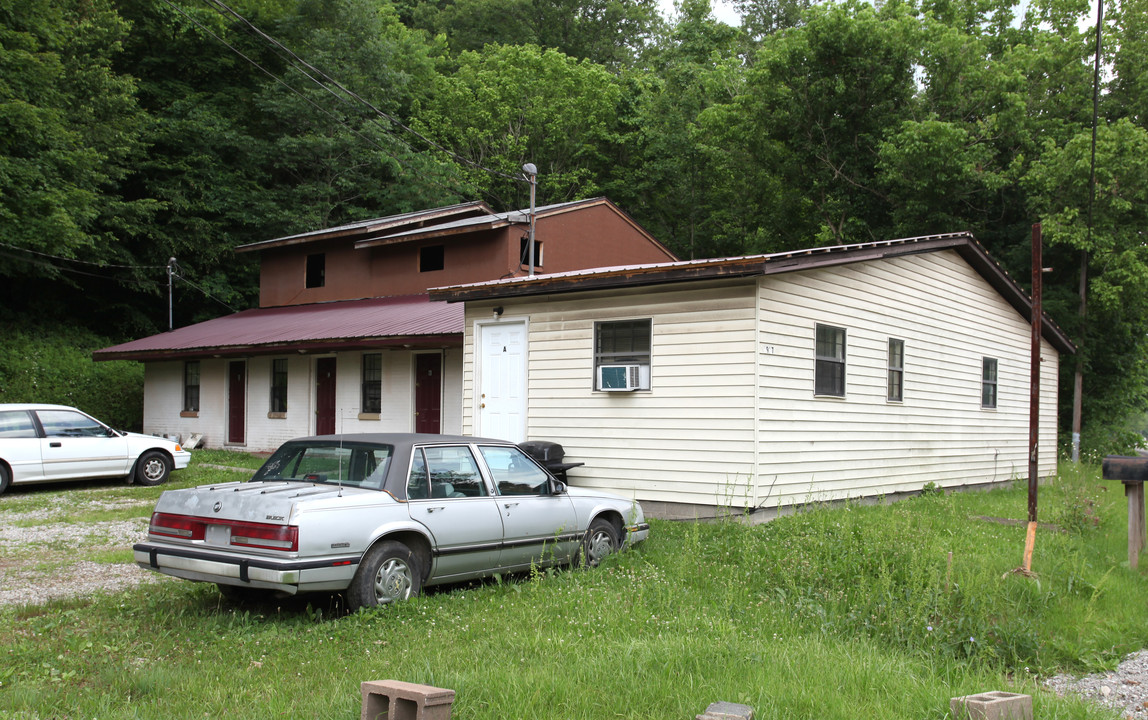 4927 Washington St in Charleston, WV - Building Photo