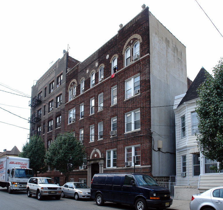 5007 Hudson Ave in West New York, NJ - Building Photo