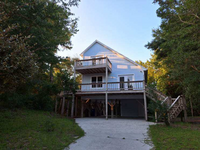 211 Stroud St in Emerald Isle, NC - Foto de edificio - Building Photo