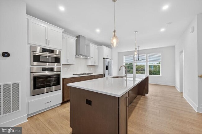 property at 4937 Purdy Aly