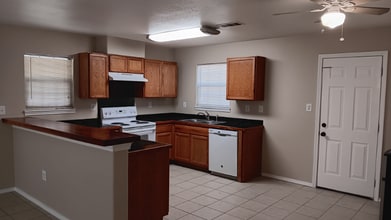 14236 E Ravine Run in Willis, TX - Foto de edificio - Building Photo