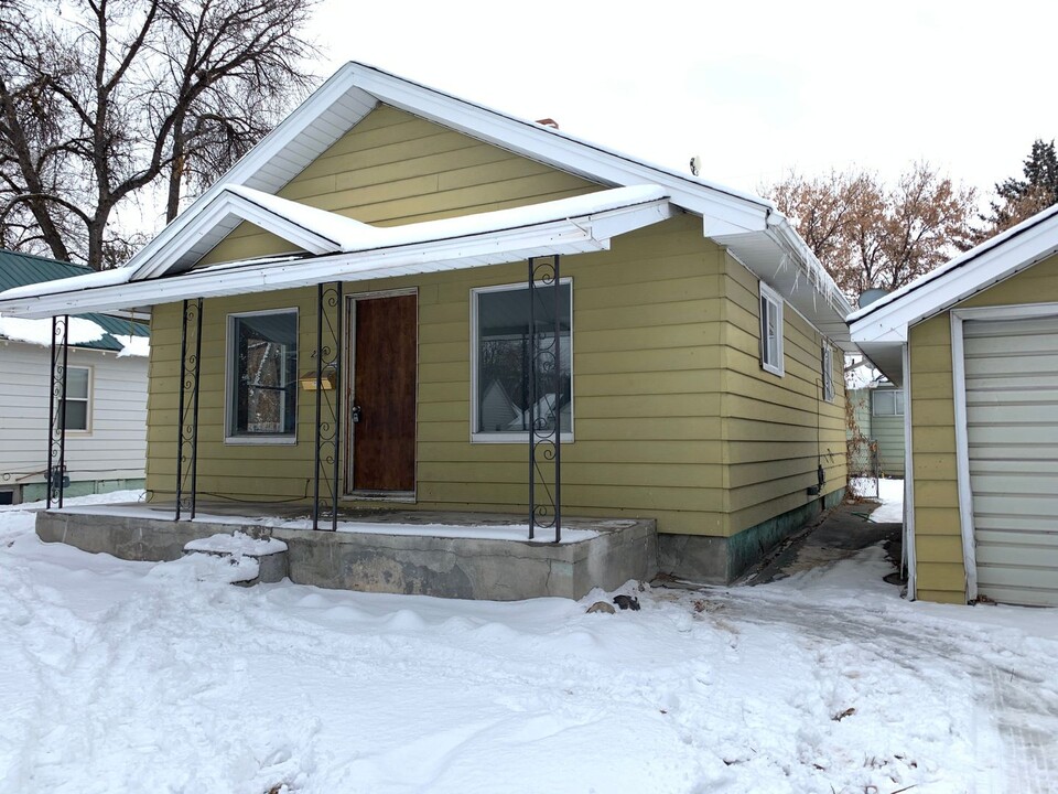 276 8th St in Idaho Falls, ID - Building Photo