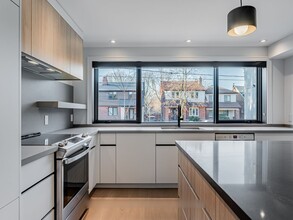 157 Roslin Ave in Toronto, ON - Building Photo - Building Photo
