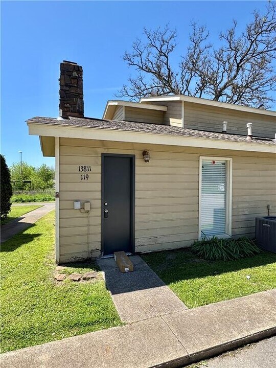 13811 Turnberry Ln in Siloam Springs, AR - Building Photo