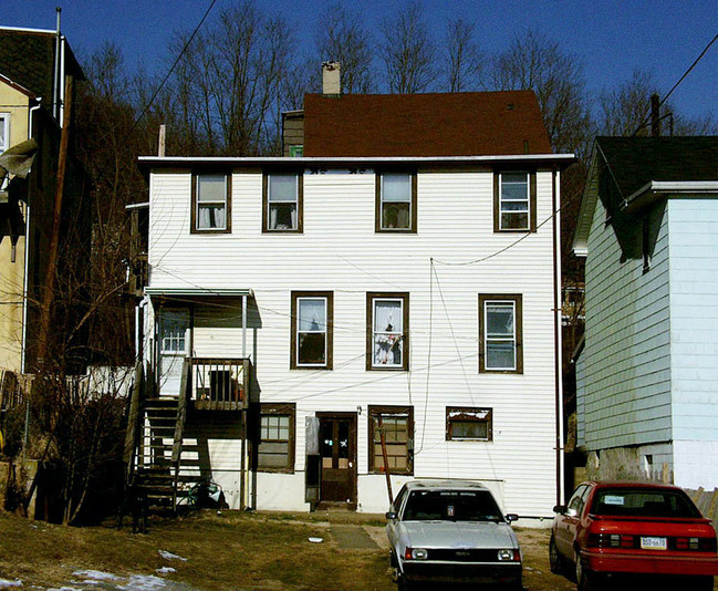 402 W Main St in Coatesville, PA - Building Photo - Other