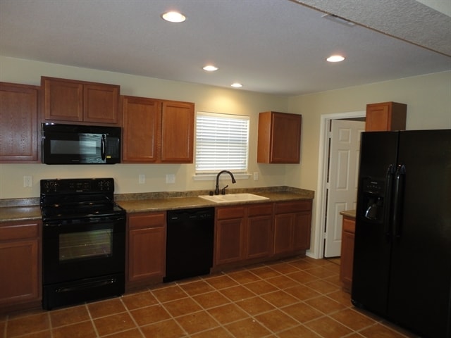 270 New Country Rd in Kyle, TX - Foto de edificio - Building Photo