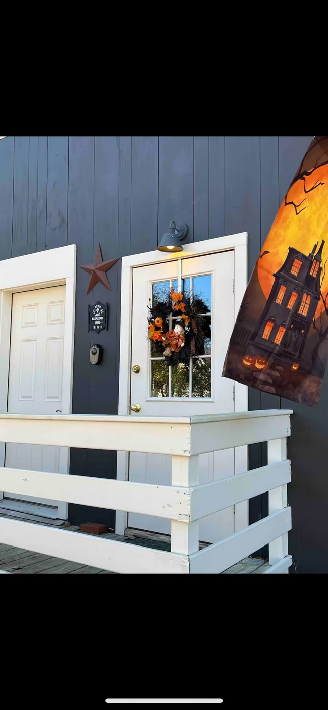 15 S Main St in Kent, CT - Foto de edificio - Building Photo