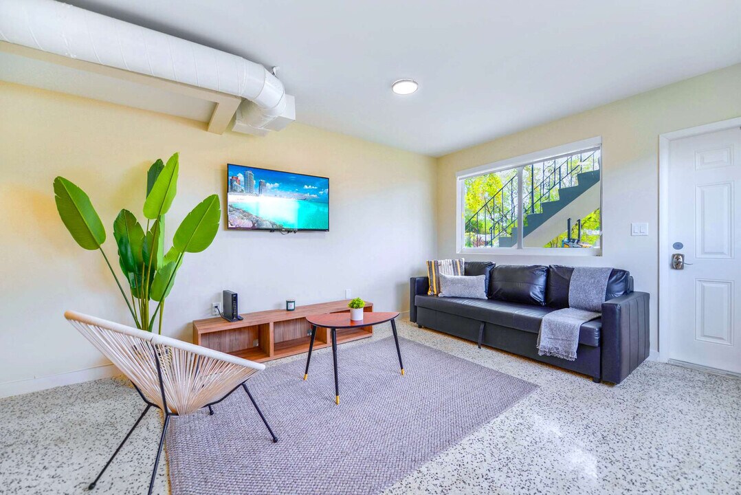 1001 NE 80th St in Miami, FL - Building Photo
