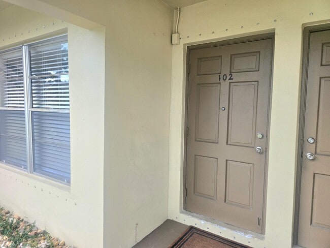 3030 NW 43 Terrace in Lauderdale Lakes, FL - Building Photo - Building Photo