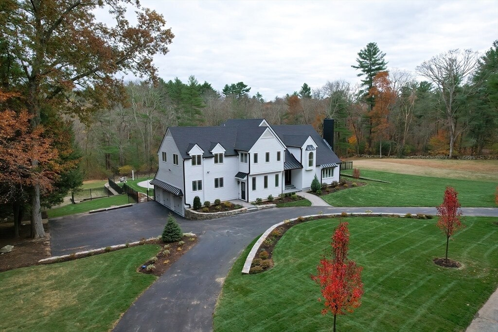 54 Spywood Rd in Sherborn, MA - Foto de edificio