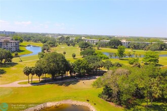 3510 Oaks Way in Pompano Beach, FL - Building Photo - Building Photo