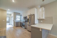 2142 W Master St - 6