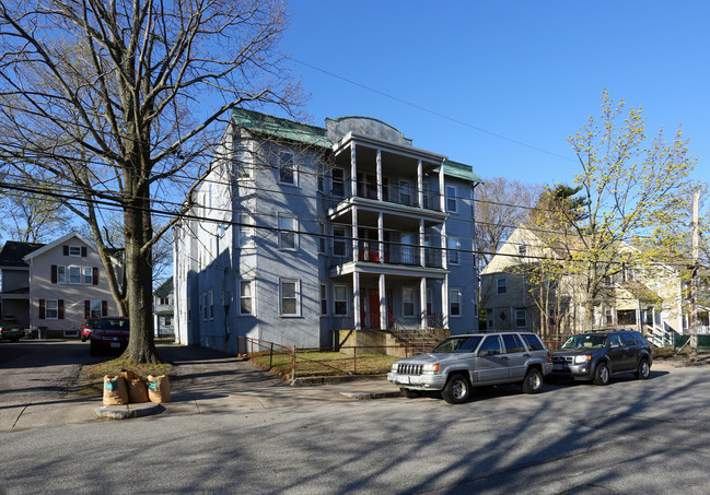 109 Myrtle St in Waltham, MA - Building Photo - Building Photo