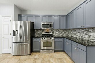 218 Goldenrod Dr in Elgin, IL - Building Photo - Building Photo